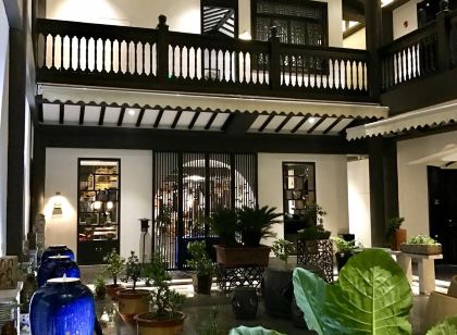Moonlight Courtyard Hotel (Kunming Nanping Street and Near the train station)