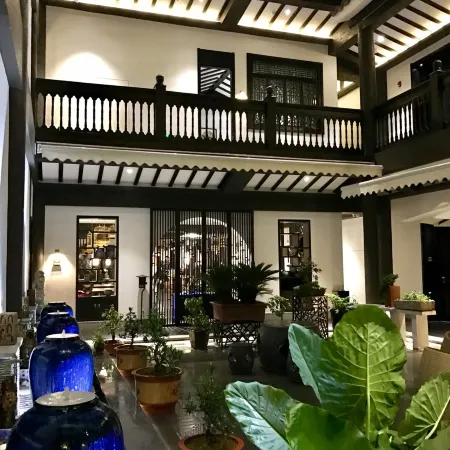 Moonlight Courtyard Hotel (Kunming Nanping Street and Near the train station)