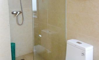Longchang Jiutian Business Hotel