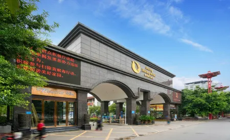 Hoting Holiday Hotel