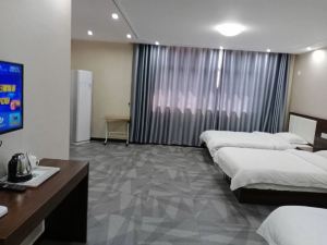 Huangmei Lvyin Business Hotel