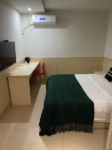 YIBAI HOTEL(Chengdu Chunxi Road store)