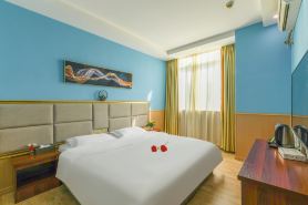 Xinrong Business Hotel (Yibin Wuliangye Ecological Park)