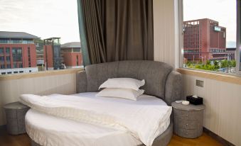 Yunfu Yilong Apartment Hotel