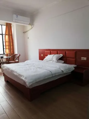 Shuangfeng Rich Business Hotel Hotels near Cai Hesen Memorial Hall (Northwest Gate)