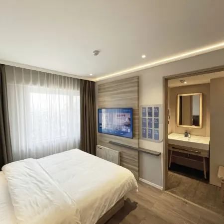 Hanting Youjia Hotel (Fengcheng Weijun City Plaza)