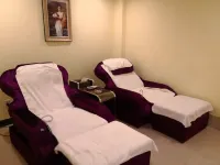 Pingle Gold Coast Hotel