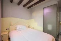 德清心驛主題賓館（德清西站沃爾瑪店） - 2星級