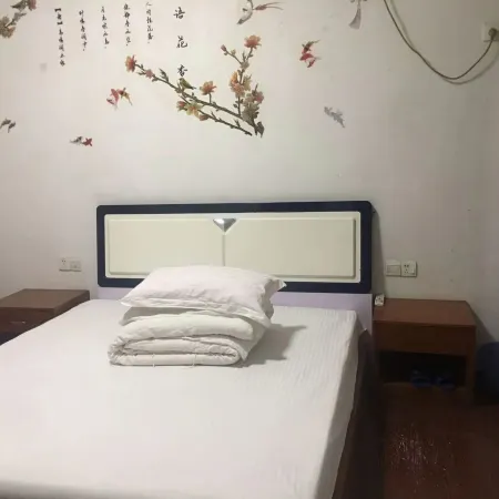 Longyou Caixia Business Hotel