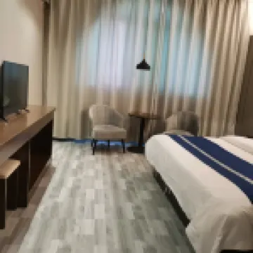 Happy Business Hotel (Chuzhou North Station Branch)