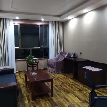 Yuchang Red Holiday Hotel