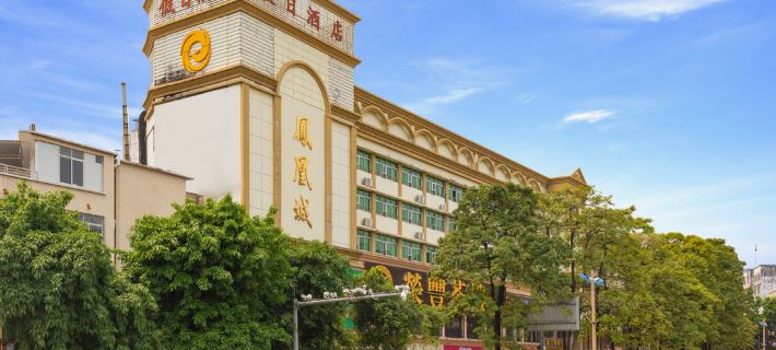 Holiday Hotel Hotels in Luoding