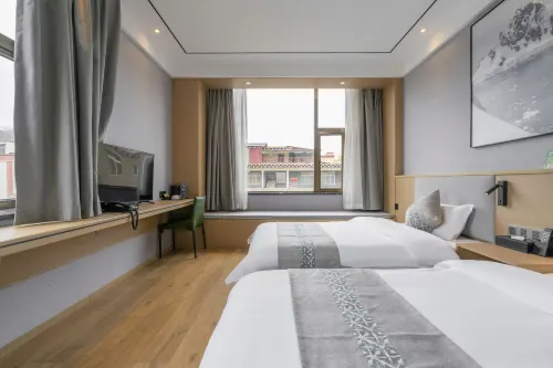 Garze Chin lives in a hotel