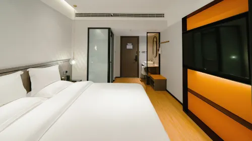 Mayflower Hot Spring Hotel (Xinmi Qingping Square)