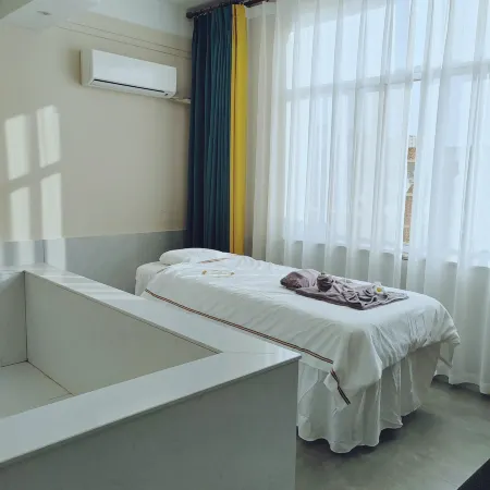 Luoping Golden Valley Taijia SPA Hotel