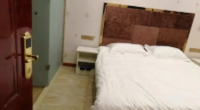 Quxian Tengda Business Hotel