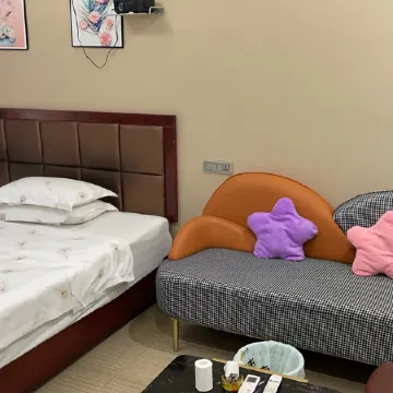 Youke Homestay (Hubei University of Economics, Canglong Island, Wuhan) Отели рядом с достопримечательностью «Большой рынок для общины»