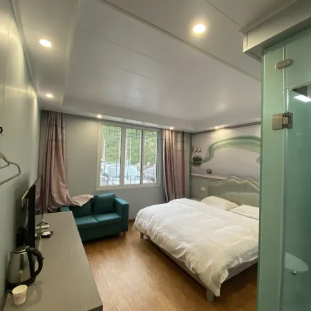 Kangding Zhongguhong Hot Springs Camp Accommodation