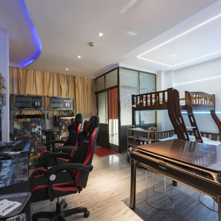 Caiyuan Electric Sports Hotel (Linyihe Eastern District Caiyuan Square Branch)