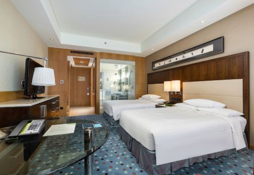 2. 코트야드 바이 ..