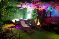 ONLY LOVE  HOTEL Hotels near Xiang'exilishigeming Memorial Hall