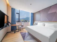 IU Hotel (Hezhou Zhaoping Government Affairs Center) Hotels near Zhaopingxian Christ Church
