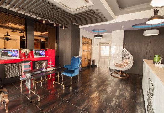 4. 워터멜론 호텔 ..