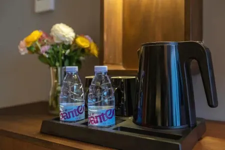 Qingmu Platinum Hotel (Danyang High-Speed Railway Station Wuyue Plaza)