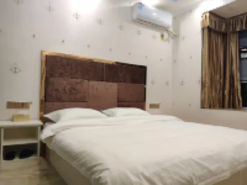 Quxian Tengda Business Hotel