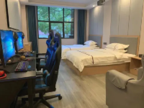 Miluo Jinbiao Movie Homestay