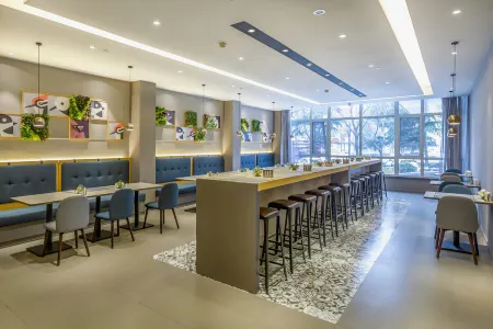 Homeinn Selected Hotel (Feicheng Taixi Avenue Long Distance Bus Station) Отели в г. Фейченг