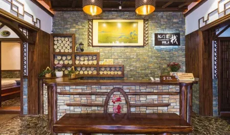 Longmen Hotel Отели рядом с достопримечательностью «Octagon House»