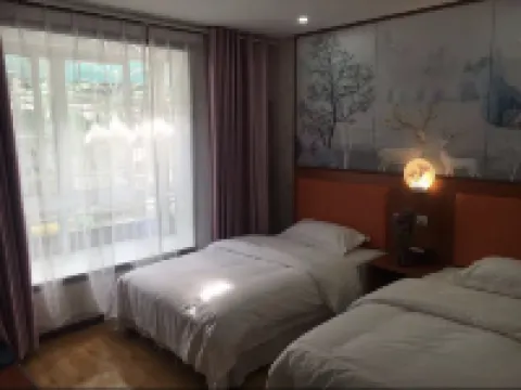 Duyunxing Xuanhua Theme Apartment