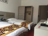 Mengla Yishang Business Hotel Отели рядом с достопримечательностью «Ночный рынок Singling Xinhua Nanlahe»