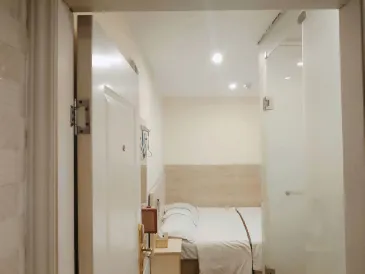 Shenzhen Hongdu Hotel (Luohu Port International Trade Store)