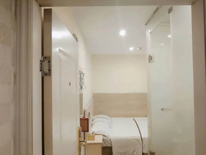 Shenzhen Hongdu Hotel (Luohu Port International Trade Store)
