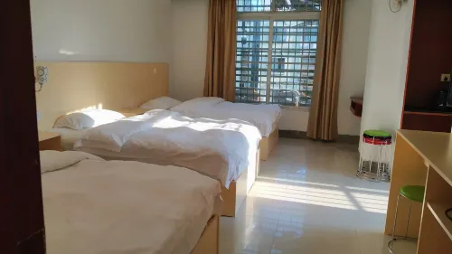 Zhaoping Liduoduo Business Hotel