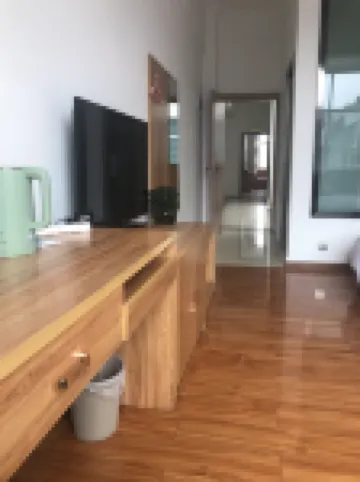 Longling Jinrui Hotel