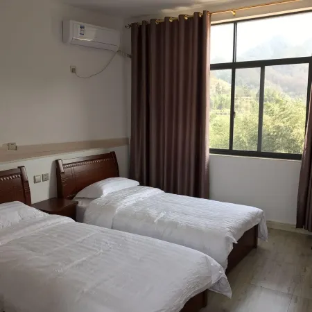 Jixi Baobao Inn