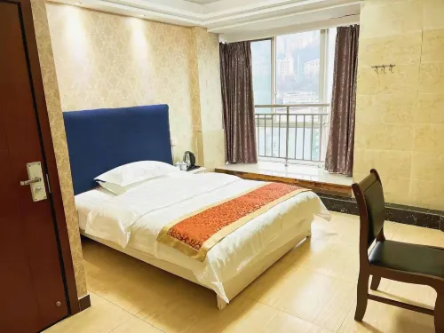 Yiju Hotel (Bazhong City Square Bus Terminal Area)