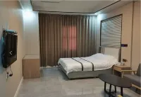 Fengqi Business Hotel