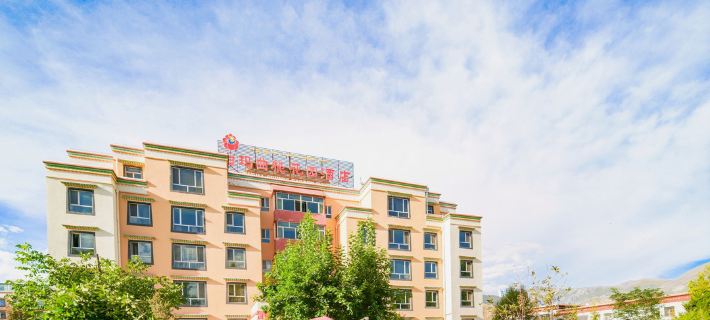 Padma Chumig Garden Hotel Các khách sạn ở Lạp Tát