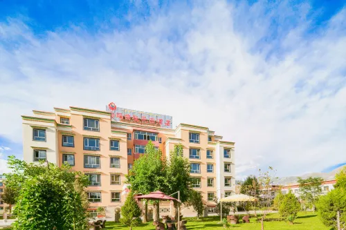 Padma Chumig Garden Hotel