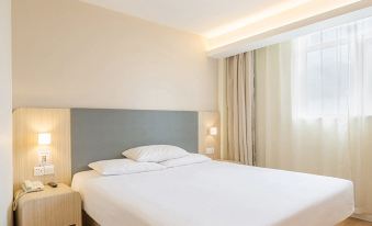 HanTing Hotel (Shanghai Nanjing Road Pedestrian Street Center)