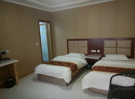 the Silk Road Travelers Hostel Отели рядом с достопримечательностью «Zhangye Buddha Temple»