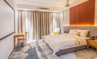 Riyuehu Mountain Hotel (Shangqiu South Railway Station)