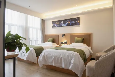 GreenTree Inn (Tianzhu Plaza, Funan County, Fuyang City) Отели в г. Фунань