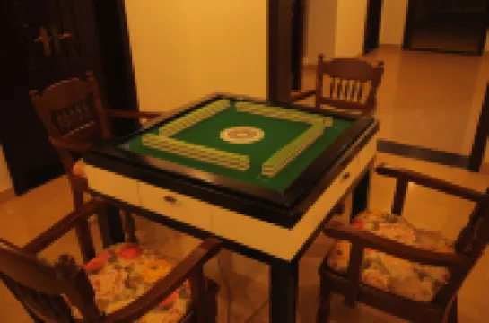 킹핸드 코트 홀리데이 인