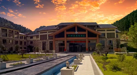 Yang Shi Mu Resort Hotel Отели рядом с достопримечательностью «Yang Shi Mu»