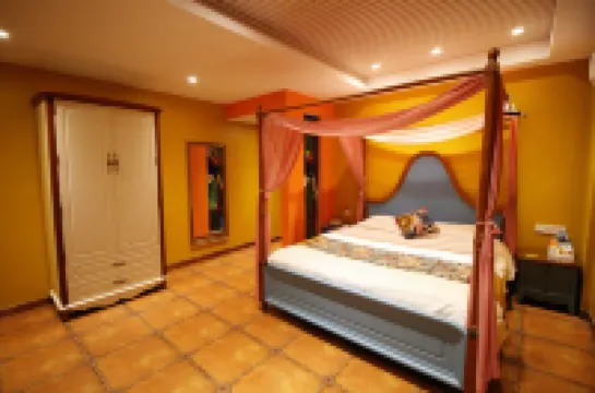 Aiju Hotel (Gaizhou Central Hospital) Hotels in Gaizhou